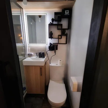 Lejlighed The Pub - Unique & Authentic Experience - Free Parking!, 5 Minutes From Airbus And The Mall Cribbs