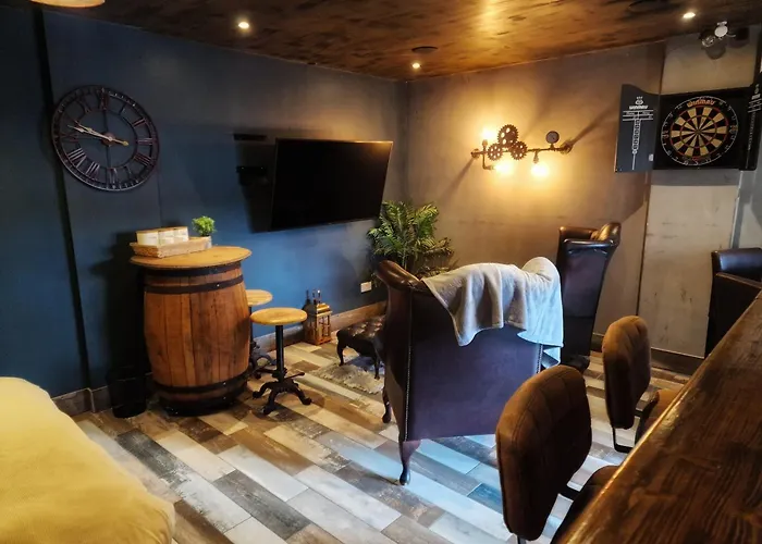 The Pub - Unique & Authentic Experience - Free Parking!, 5 Minutes From Airbus And The Mall Cribbs *