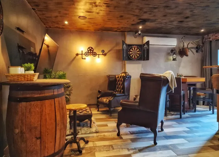 The Pub - Unique & Authentic Experience - Free Parking!, 5 Minutes From Airbus And The Mall Cribbs Lejlighed Bristol