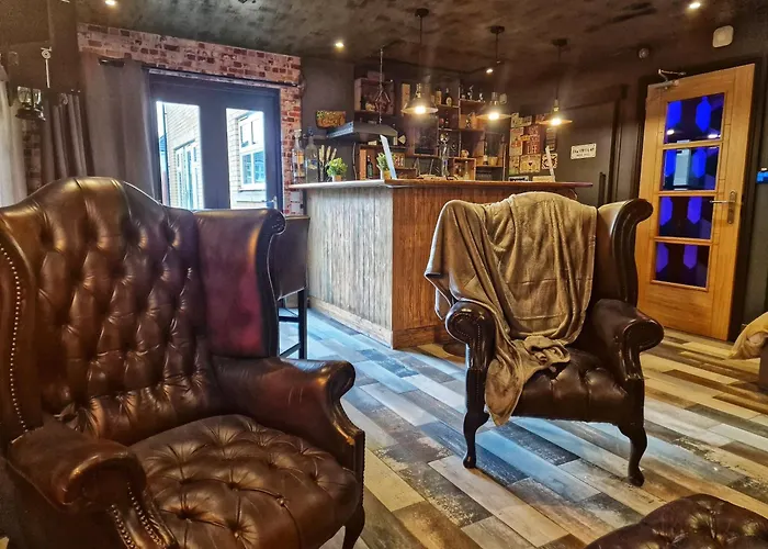 The Pub - Unique & Authentic Experience - Free Parking!, 5 Minutes From Airbus And The Mall Cribbs