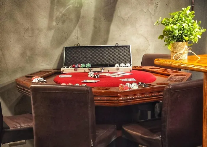 The Pub - Unique & Authentic Experience - Free Parking!, 5 Minutes From Airbus And The Mall Cribbs