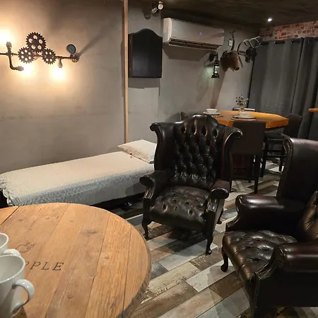 Apartamento The Pub - Unique & Authentic Experience - Free Parking!, 5 Minutes From Airbus And The Mall Cribbs *