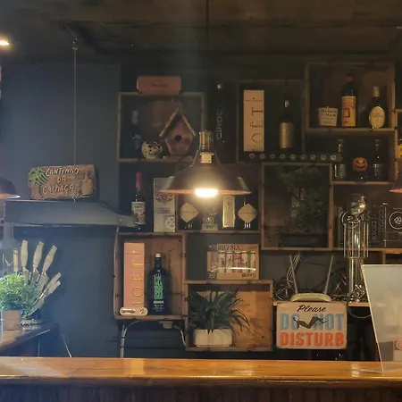 The Pub - Unique & Authentic Experience - Free Parking!, 5 Minutes From Airbus And The Mall Cribbs