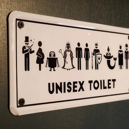 شقة The Pub - Unique & Authentic Experience - Free Parking!, 5 Minutes From Airbus And The Mall Cribbs بريستول