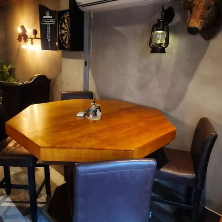 The Pub - Unique & Authentic Experience - Free Parking!, 5 Minutes From Airbus And The Mall Cribbs * Bristol