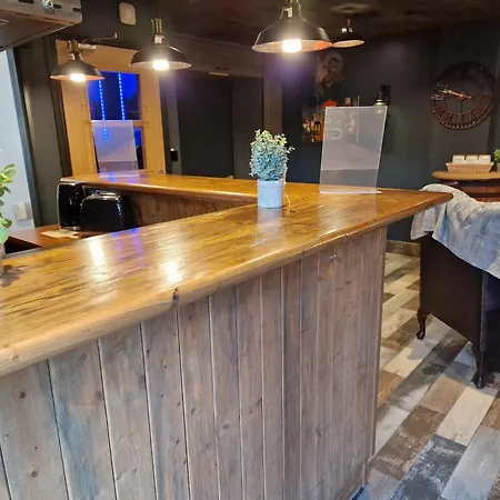 The Pub - Unique & Authentic Experience - Free Parking!, 5 Minutes From Airbus And The Mall Cribbs Bristol
