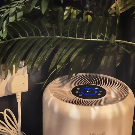 The Pub - Unique & Authentic Experience - Free Parking!, 5 Minutes From Airbus And The Mall Cribbs