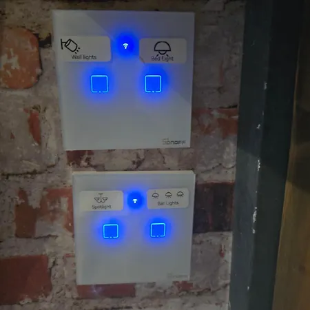 The Pub - Unique & Authentic Experience - Free Parking!, 5 Minutes From Airbus And The Mall Cribbs