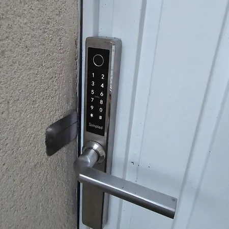 The Pub - Unique & Authentic Experience - Free Parking!, 5 Minutes From Airbus And The Mall Cribbs