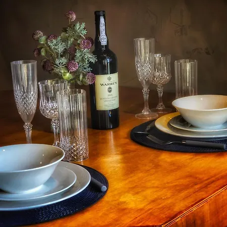 Apartment The Pub - Unique & Authentic Experience - Free Parking!, 5 Minutes From Airbus And The Mall Cribbs Bristol