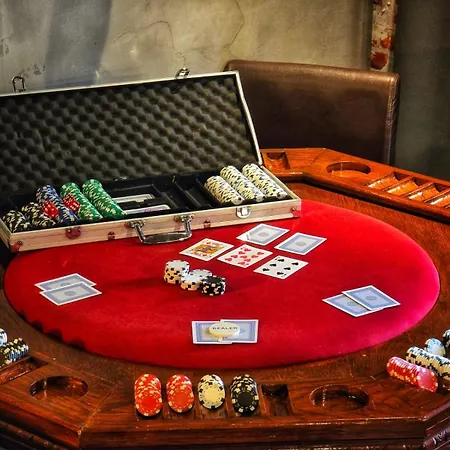 Apartamento The Pub - Unique & Authentic Experience - Free Parking!, 5 Minutes From Airbus And The Mall Cribbs