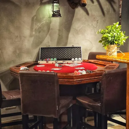 The Pub - Unique & Authentic Experience - Free Parking!, 5 Minutes From Airbus And The Mall Cribbs