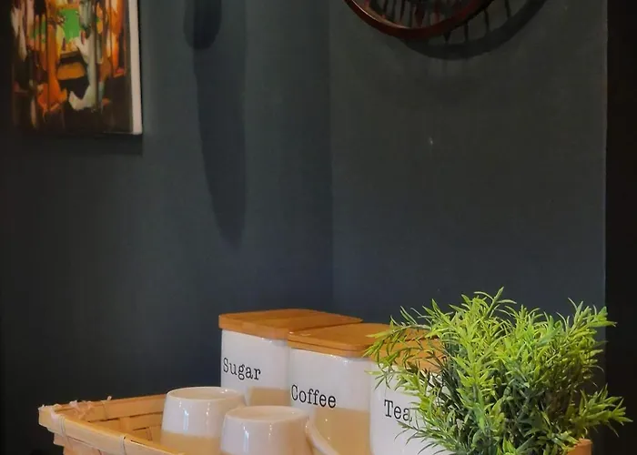 The Pub - Unique & Authentic Experience - Free Parking!, 5 Minutes From Airbus And The Mall Cribbs Апартаменти Бристоль