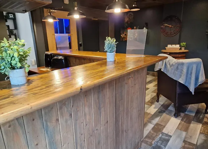 The Pub - Unique & Authentic Experience - Free Parking!, 5 Minutes From Airbus And The Mall Cribbs Бристоль