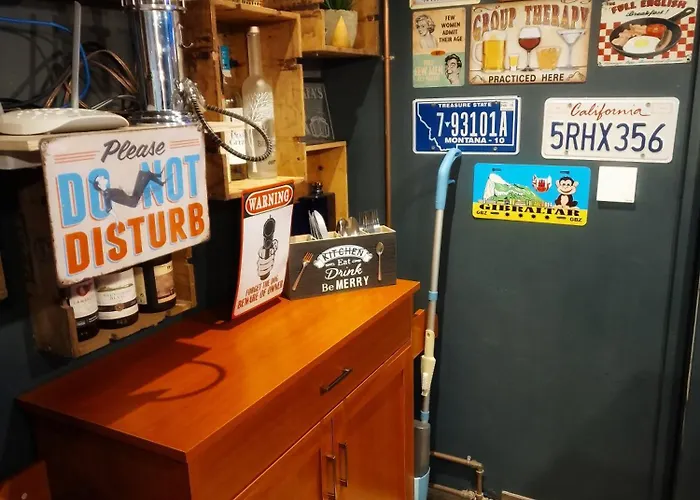 The Pub - Unique & Authentic Experience - Free Parking!, 5 Minutes From Airbus And The Mall Cribbs Апартаменты *