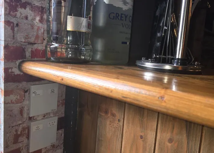 The Pub - Unique & Authentic Experience - Free Parking!, 5 Minutes From Airbus And The Mall Cribbs Бристоль