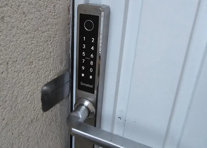 The Pub - Unique & Authentic Experience - Free Parking!, 5 Minutes From Airbus And The Mall Cribbs