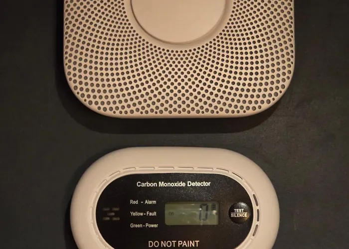 아파트 The Pub - Unique & Authentic Experience - Free Parking!, 5 Minutes From Airbus And The Mall Cribbs