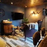The Pub - Unique & Authentic Experience - Free Parking!, 5 Minutes From Airbus And The Mall Cribbs *