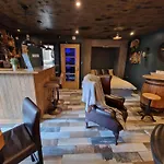 The Pub - Unique & Authentic Experience - Free Parking!, 5 Minutes From Airbus And The Mall Cribbs Бристоль