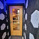 The Pub - Unique & Authentic Experience - Free Parking!, 5 Minutes From Airbus And The Mall Cribbs Апартаменты *